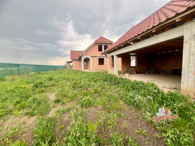 Casa singur in curte in mures sangeorgiu de mures